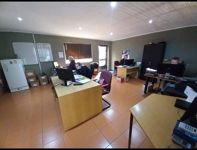 203M² FACTORY TO LET IN STIKLAND INDUSTRIAL